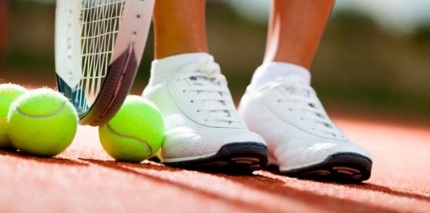 cara memilih sepatu tenis pria