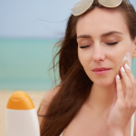 Ketahui Perbedaan Sunscreen dan Sunblock untuk Lindungi Kulit dari Sinar UV Perbedaan sunscreen dan sunblock