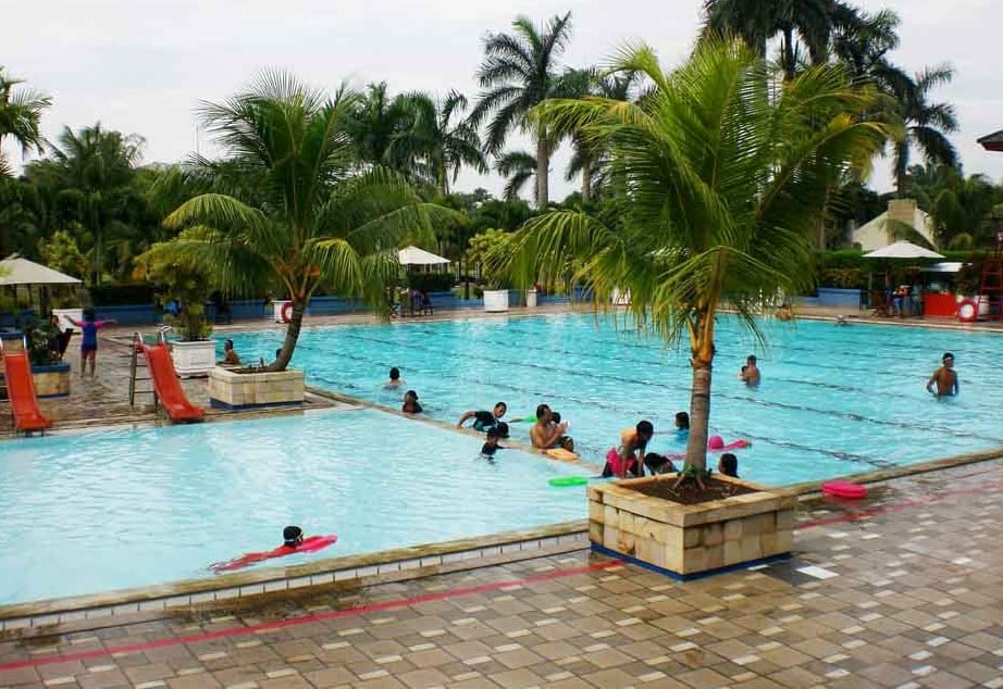 kolam renang golf Jababeka