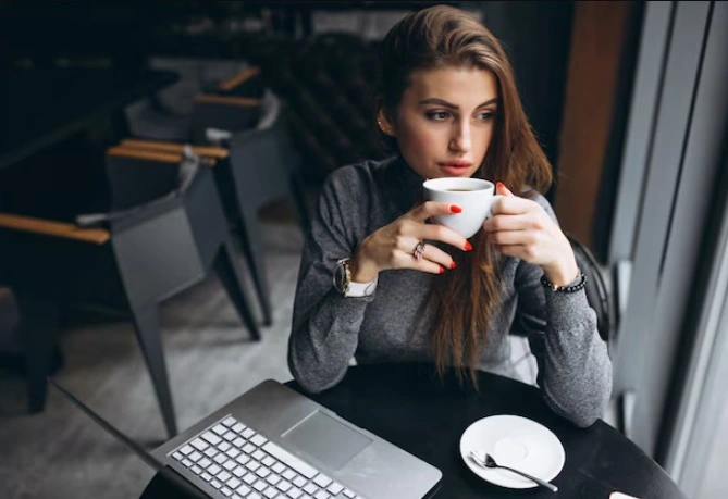 laptop mahasiswa asus vivobook nugas di cafe