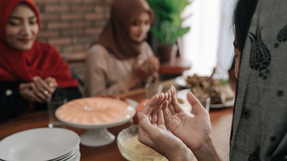 makan saat berbuka puasa