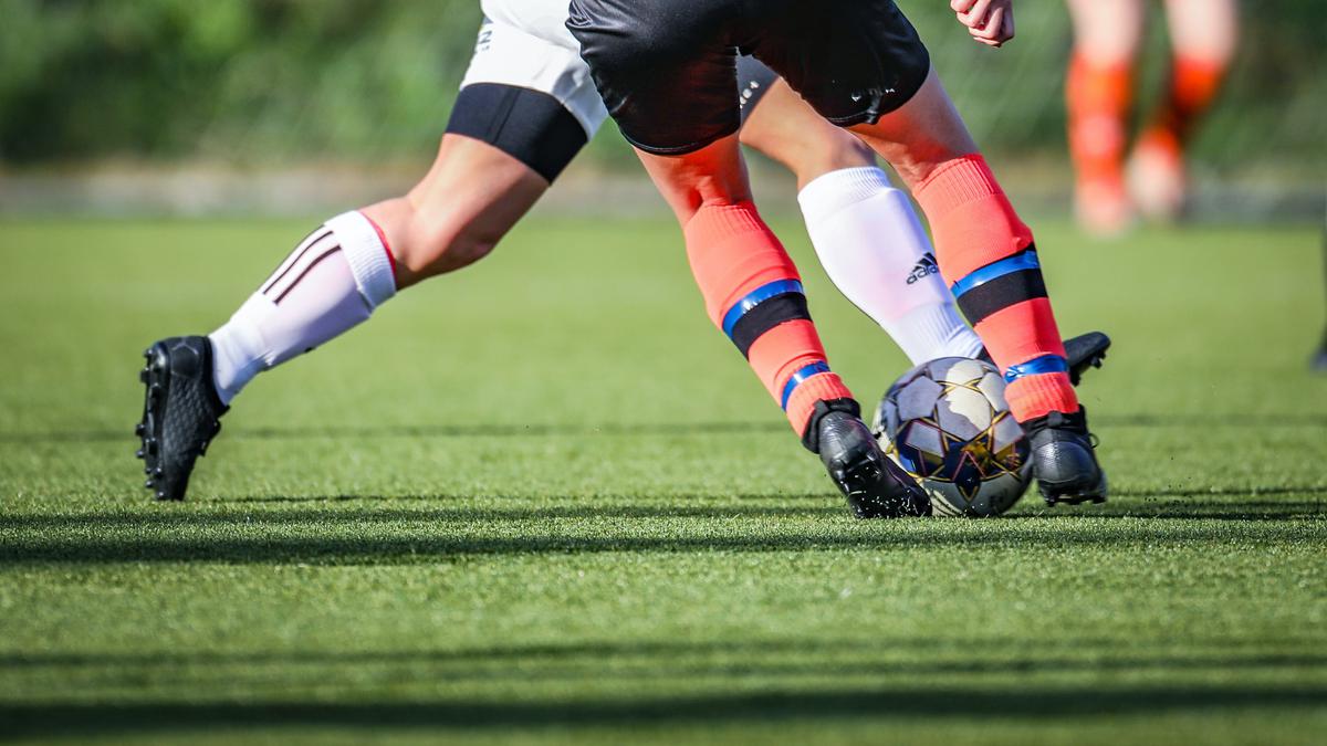 pelanggaran sepak bola sanksi kartu