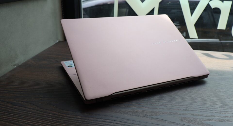 laptop AI ASUS-vivobook-S14-OLED-M5406KA-4-960x520