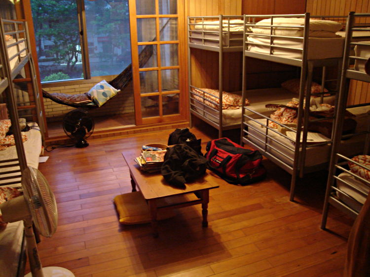 perbedaan hostel dan hotel